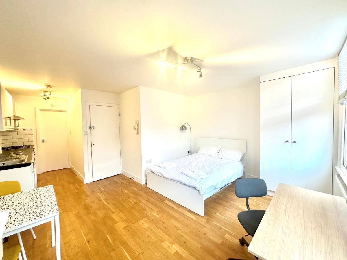 139 Guest House Camden Town London Eksteriør billede